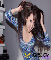 nice teen andi land plays with her long hair before exposing herself56895