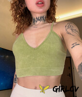 sexy curly haired onlyfans cam babe curly polly shows her yummy pussy