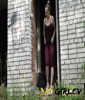 solo girl diana sweet takes a piss in the entrance to an abandoned building101904