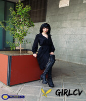 raven-haired woman poses in her sexy black outfit and boots in public153343