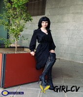 raven-haired woman poses in her sexy black outfit and boots in public153344