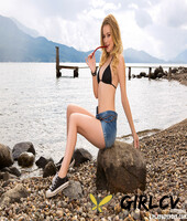 petite hottie in tight blue jeans olivia preston posing on the beach22663