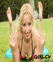 blonde miami babe goldie rush gets wet and horny in outdoor pool22117