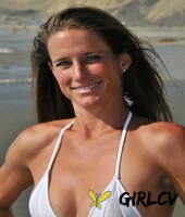 hot milf sofie marie shows her slender body in a sexy bikini at the beach73100