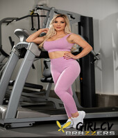 blonde wife amber jade shows her big tits and huge ass in the gym73112