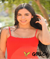 beautiful brunette amanda makes her nude debut in the public realm33121