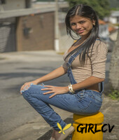 sweet latina teen denisse gomez flaunts her stunning figure in jeans46243