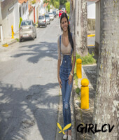sweet latina teen denisse gomez flaunts her stunning figure in jeans46233