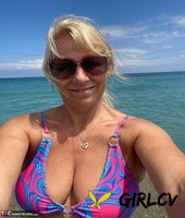 middle-aged blonde sweet susi releases her natural tits and twat from a bikini45309