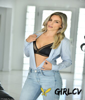 stunning woman with an incredible body ryan shows her beautiful young tits210988
