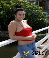 naughty amateur babe sidney alexis exposes her lovely big juggs in public104357