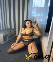 dark-haired solo girl yana black vip toys her pussy before modelling lingerie117929