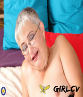 amateur granny with glasses hanika v rubs her hairy twat with a vibrator24121