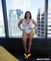 curvy pornstar lasirena69 reveals her big tits and enjoys a nice bang