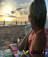 amateur girlfriend makenna blue poses on the beach and shows off her boobs70970