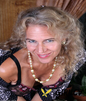 kinky mature sabrina p shows her big juggs and rubs her clam in a solo85074