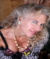 kinky mature sabrina p shows her big juggs and rubs her clam in a solo85075