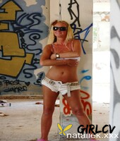 spanish slut with sunglasses natalie k strips & rubs her mature cunt in public5237
