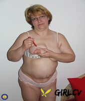 amateur bbw sophie colors her huge tits and spreads her fat pussy211100