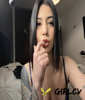 sexy onlyfans cam babe mili pie teases with her big boobs while taking selfies104173