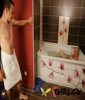mature slut malinda w fucks her young lover & takes a facial in the bathtub29961