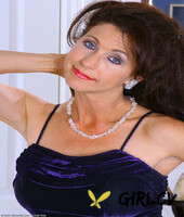mature sweetie madison unveils her fakes and poses in stockings22944